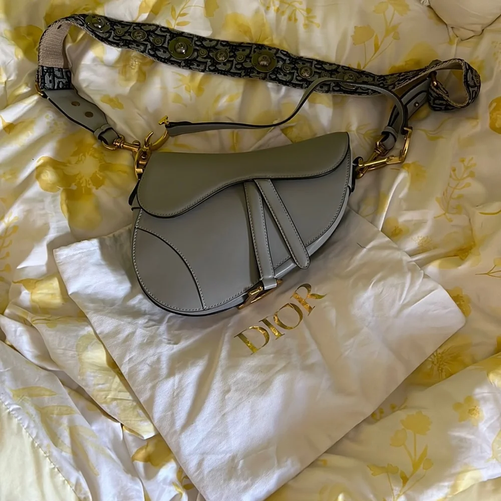 Designer-inspired perfect leather bag with detached belt - Picture 1 of 6